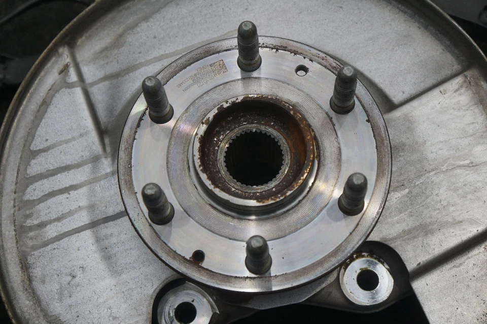 Rear Right Spindle Knuckle Hub Bearing OEM 85562433 Cadillac Escalade Esv 21-24 - Image 4 of 4