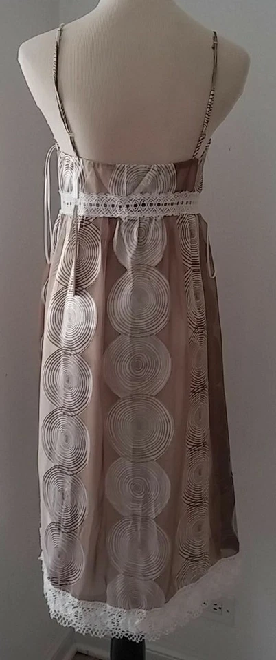 Vestido Poleci Nuevo con Etiquetas Minorista $215.00 Marrón Cintura Imperio Crochet Encaje Forrado Talla 6 Foto 4 de 4