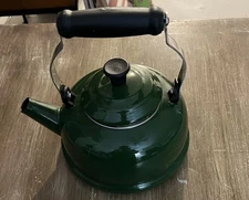 Le Creuset Demi Kettle 1.25 US Quarts Teapot Hombre Green 