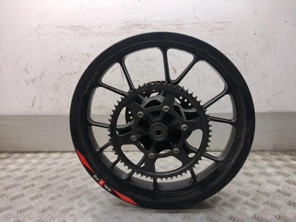 RUEDA TRASERA APRILIA TUONO 125 '17 Foto 2 de 3