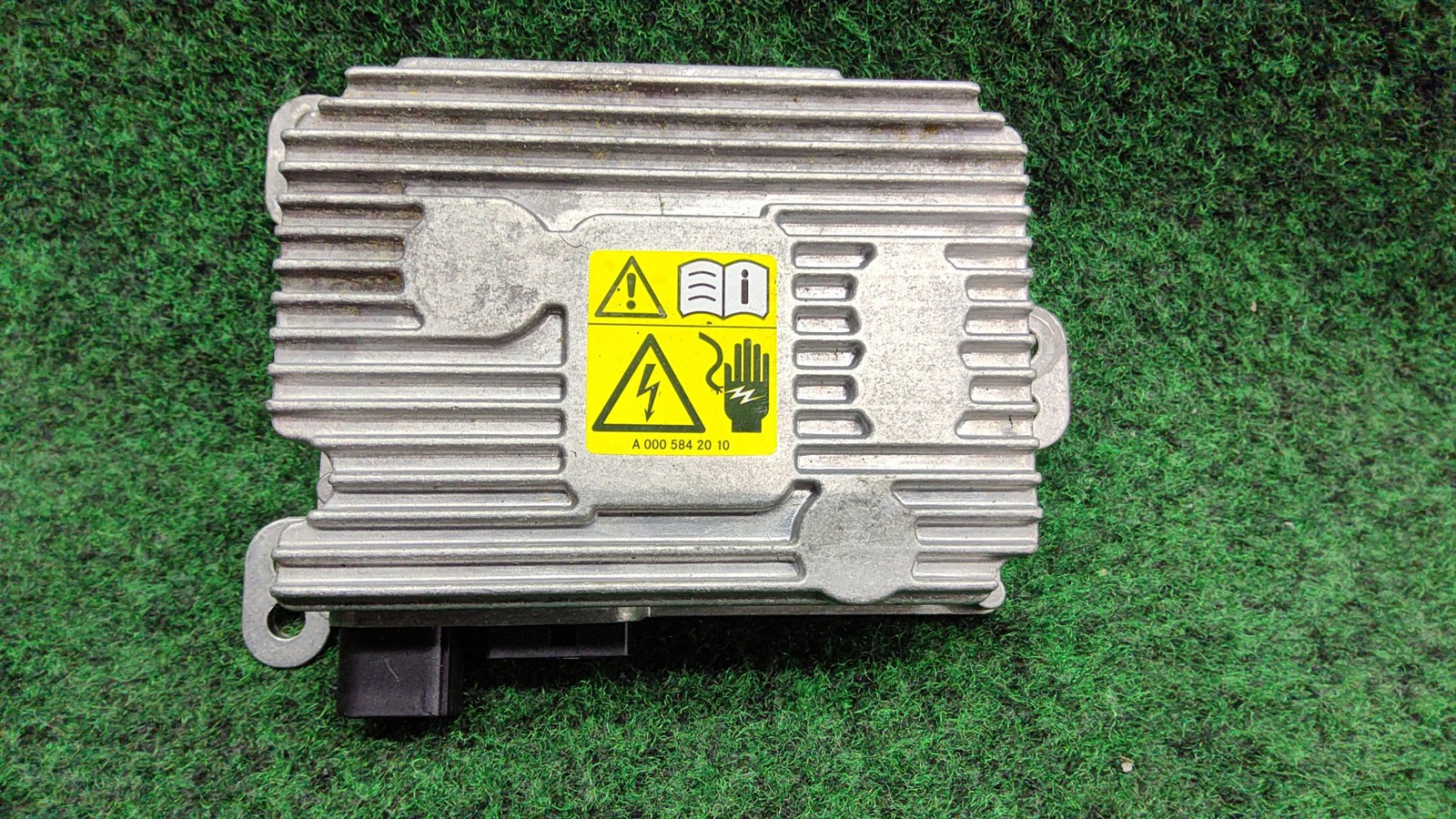 2016-2022 Mercedes Benz Glc 300 Rear Control Unit Power Inverter Oem A0009820320