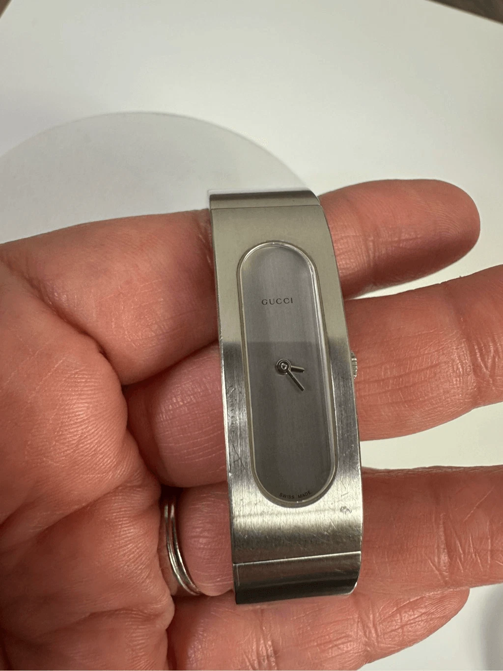 Montre Gucci 2400S vintage en acier inoxydable et argent