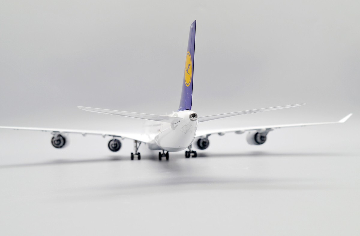 Jcwings Lufthansa Airbus A340-600 Fanhansa (D-AIHN) 1/200 Jcwings Lufthansa Airbus A340-600 Fanhansa (D-AIHN) 1/200