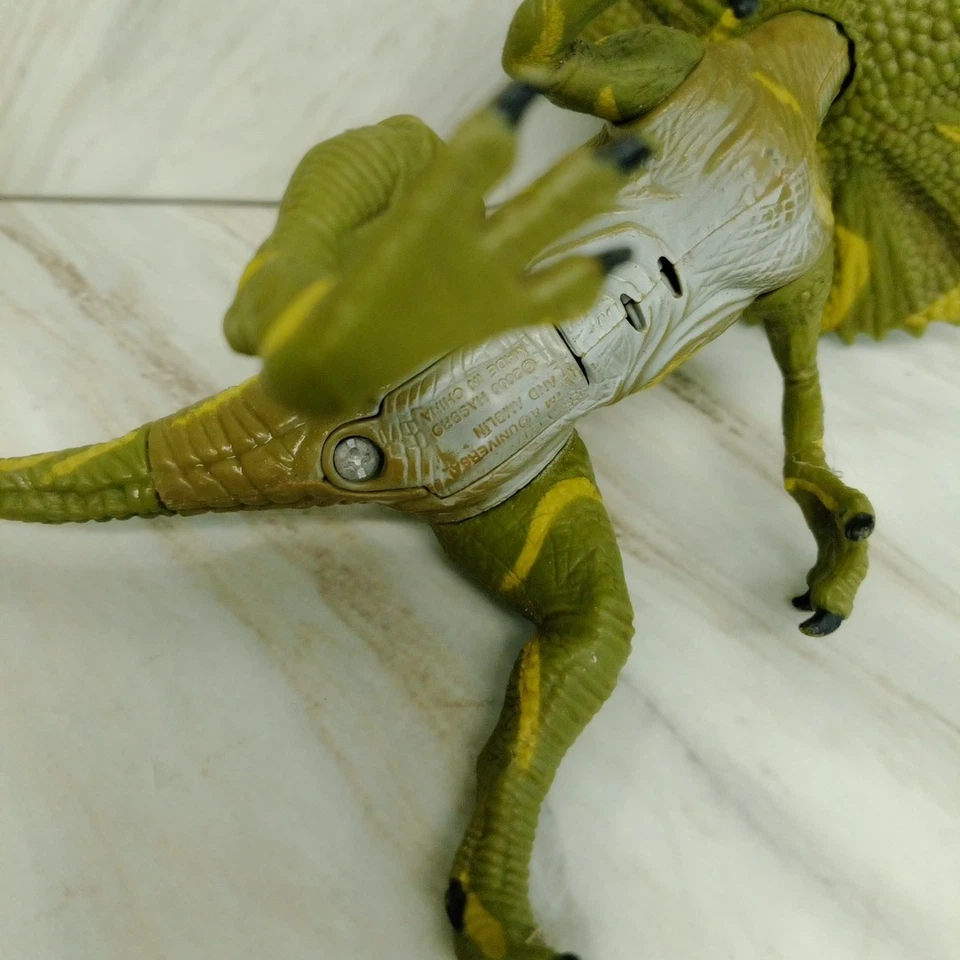 Action Figure Dilophosaurus Jurassic Park Universal Amblin (Hasbro 2000) - Immagine 3 di 4