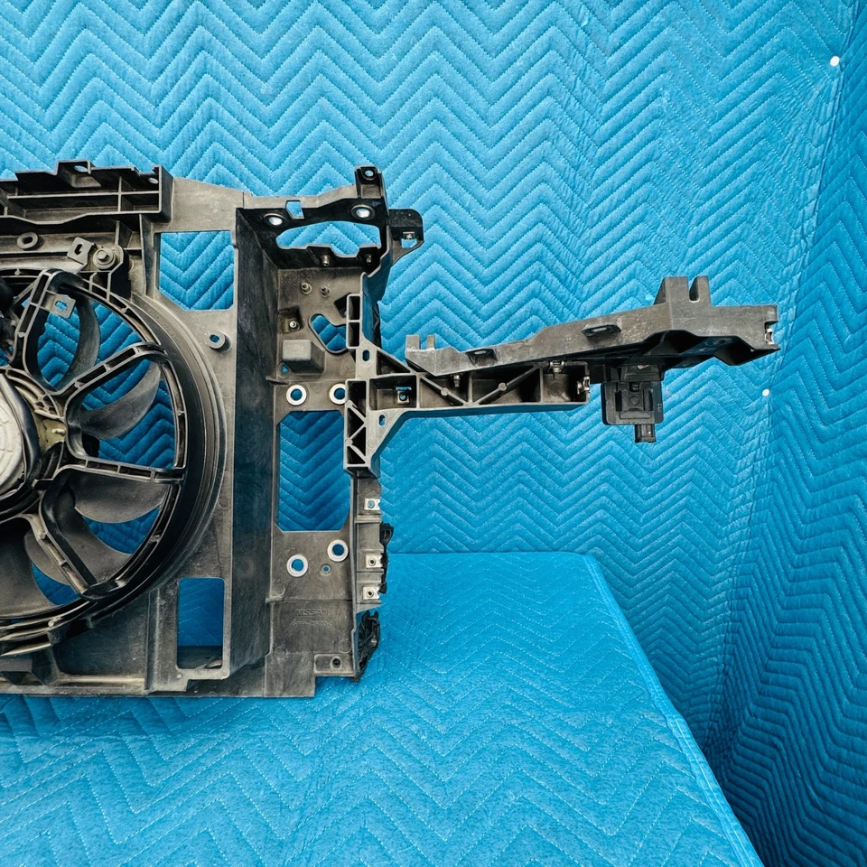 Conjunto de cubierta de ventilador de refrigeración de radiador Infiniti M56 2011-2013 OEM 21481EY00A 127 K Foto 3 de 4