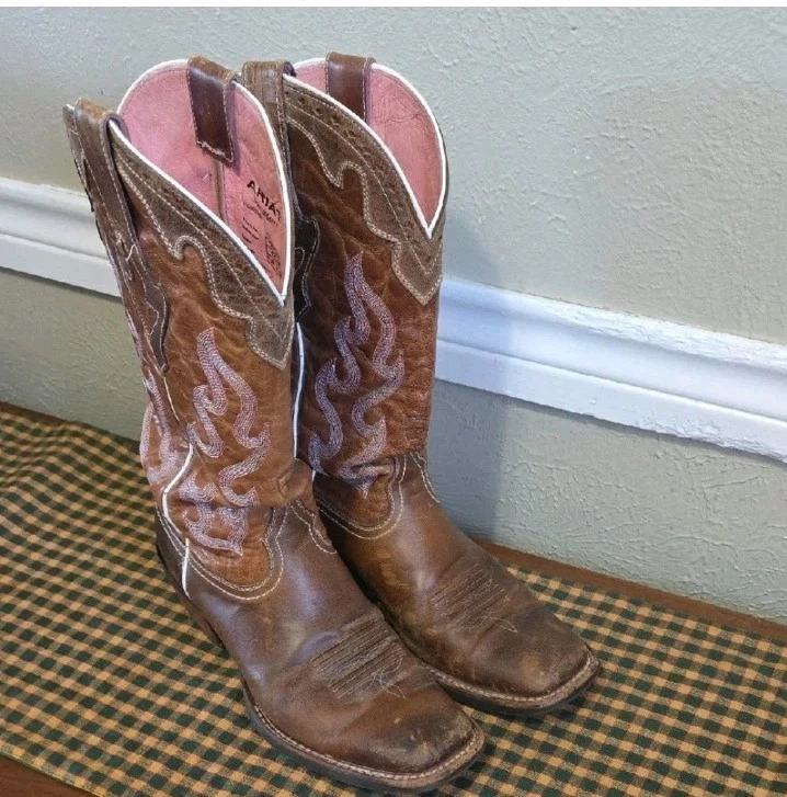 Botas vaqueras informales Ariat Western para mujer talla 9,5B cuero marrón punta cuadrada Foto 2 de 4