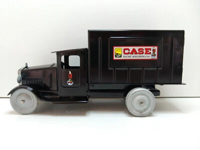 SpecCast Collectibles - Camion de livraison Case 1/20e en tôle - Photo 1/4