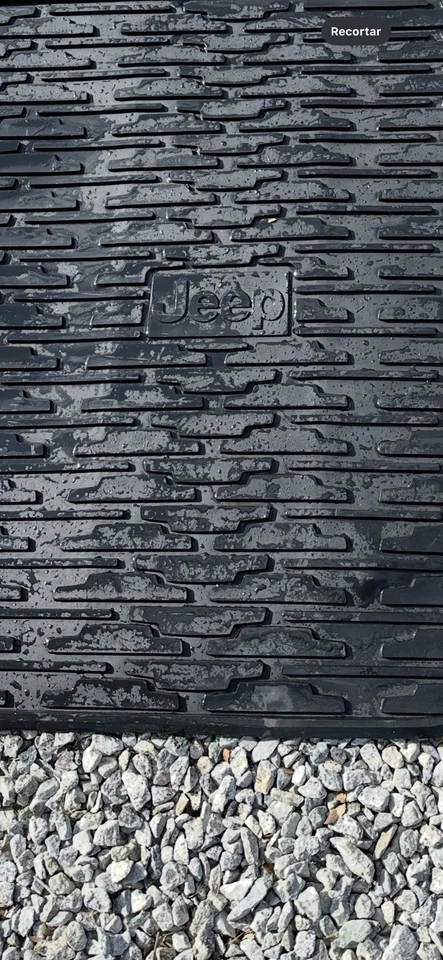 2016-2021 吉普大切诺基全天候脚垫 橡胶 带货物垫 原始设备制造商 — 第 2/4 张图片