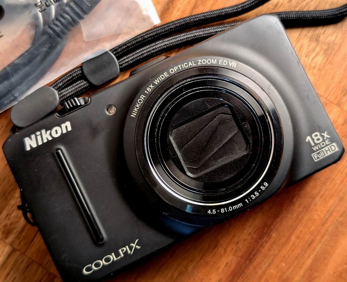 Nikon coolpix S9300　2個セット Excellent Nikon COOLPIX S9300 16.0MP Digital Camera 18x Optica