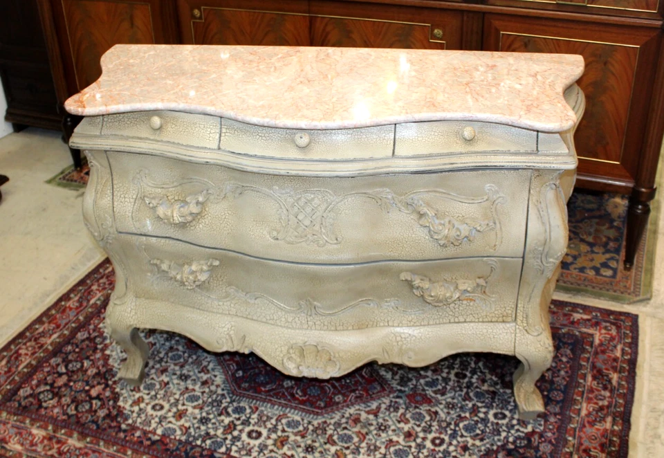 Cajonera francesa antigua pintada Luis XV | Tapa de mármol | Cajones y curvas talladas Foto 3 de 4