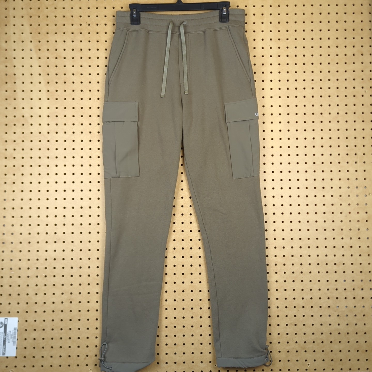 Alo Yoga Mens Cargo Venture Pants M Medium Stealth Green Fleece Bungee Jogger