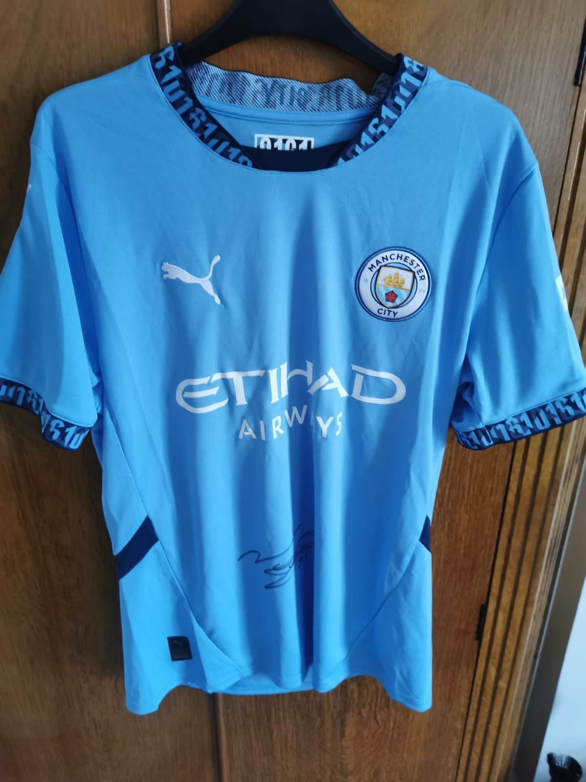 Man City Nico O'Reilly signed memorabilia Shirt.  Signed cards: Rodri, Marmoush