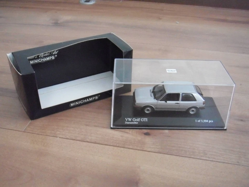 Coche diecast Minichamps VW Golf GTI plateado 1/43 Foto 2 de 4