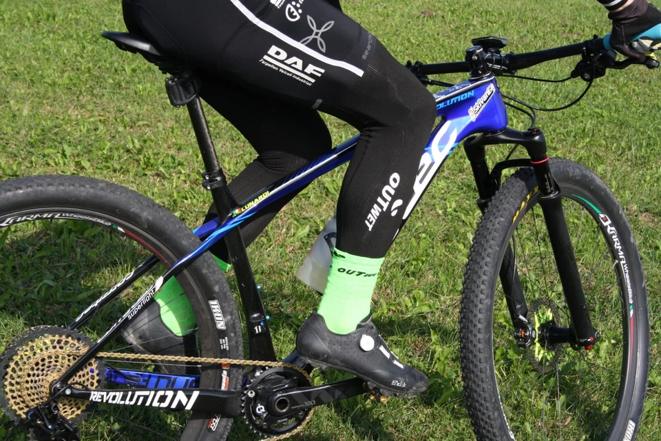 Calentadores de piernas GP3Ego en negro de Outwet Foto 3 de 3