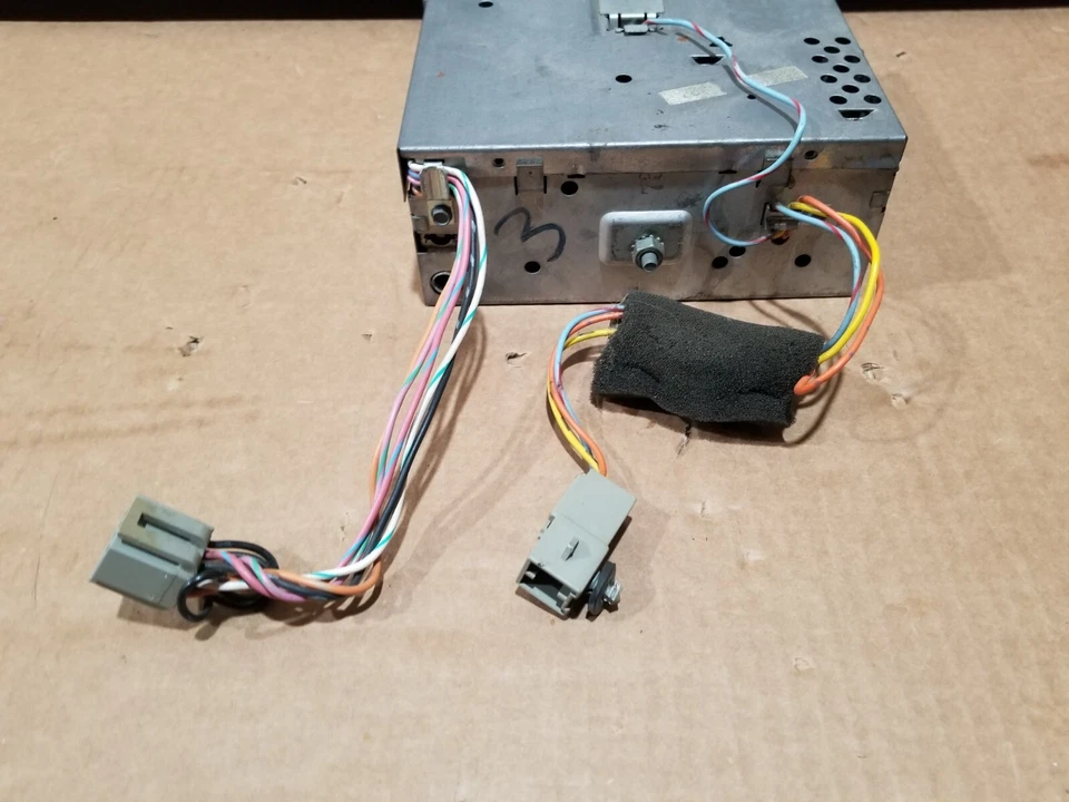 Camioneta Ford Bronco 80-84 OEM AM-FM radio PROBADA Foto 2 de 4