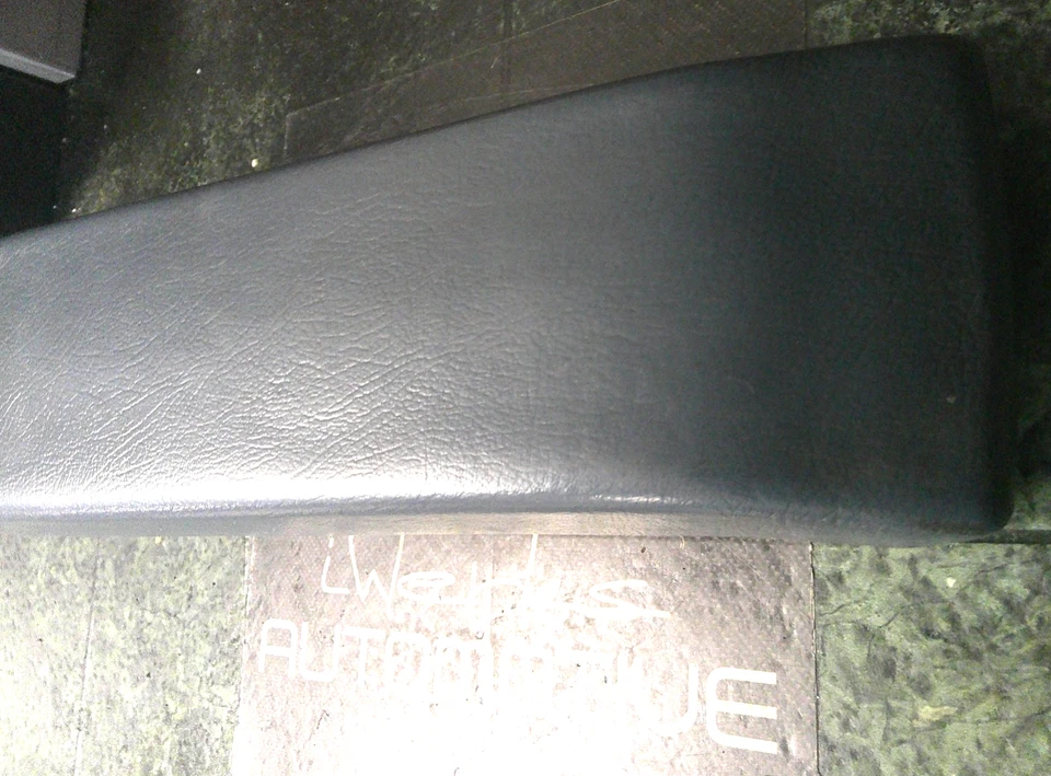 87-90 USDM OEM Nissan Pulsar N13 consola central reposabrazos tapa + conjunto de bisagra Foto 3 de 4