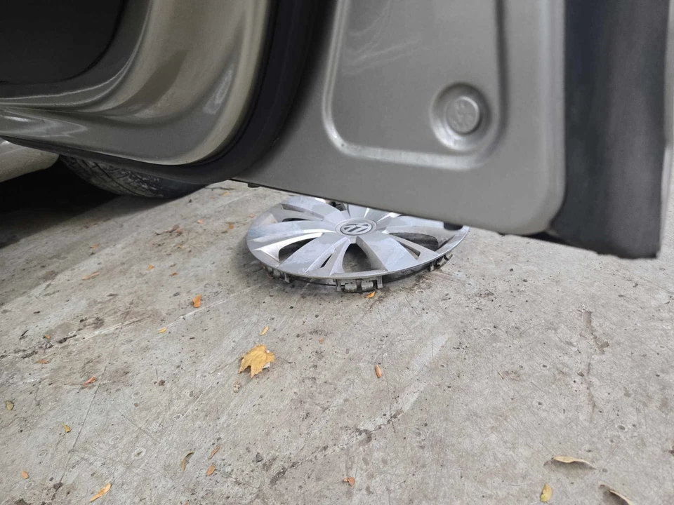 Used Front Right Door Assembly Front fits: 2013 Volkswagen Jetta SW electric win Foto 2 de 4