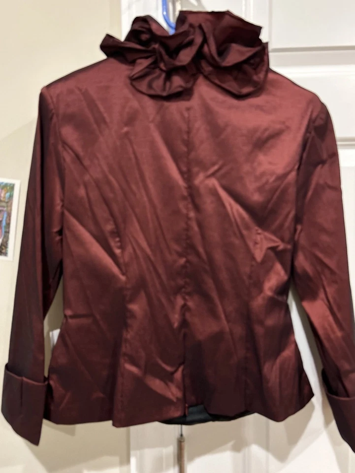 Elegante Top de Tafetán Borgoña Volantes Escote en V Manga 3/4 Cremallera Invisible Nuevo con Etiquetas Foto 4 de 4