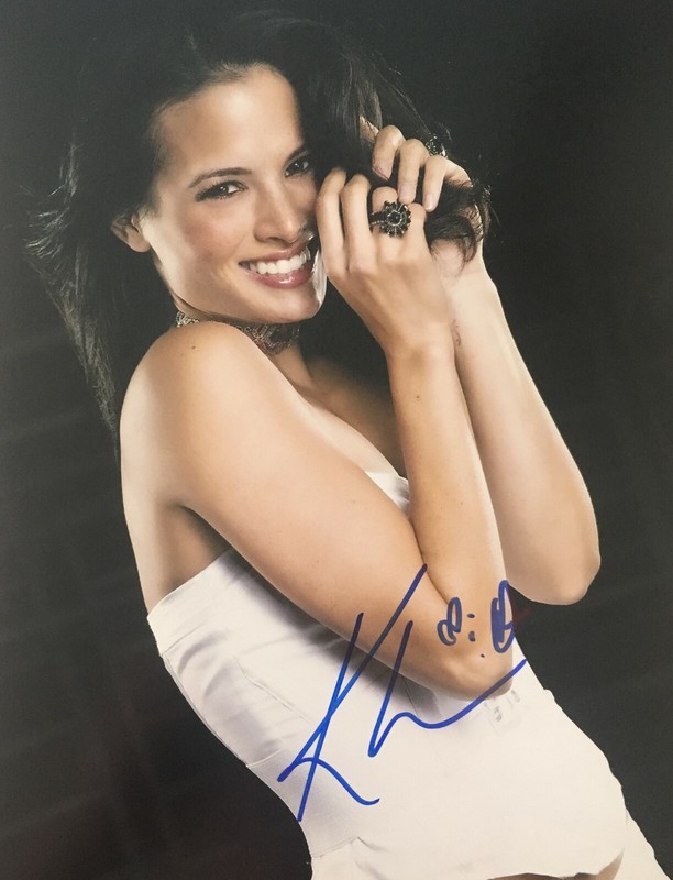 Katrina Law Arrow Actress Signed 8x10 Autographed Photo COA E1