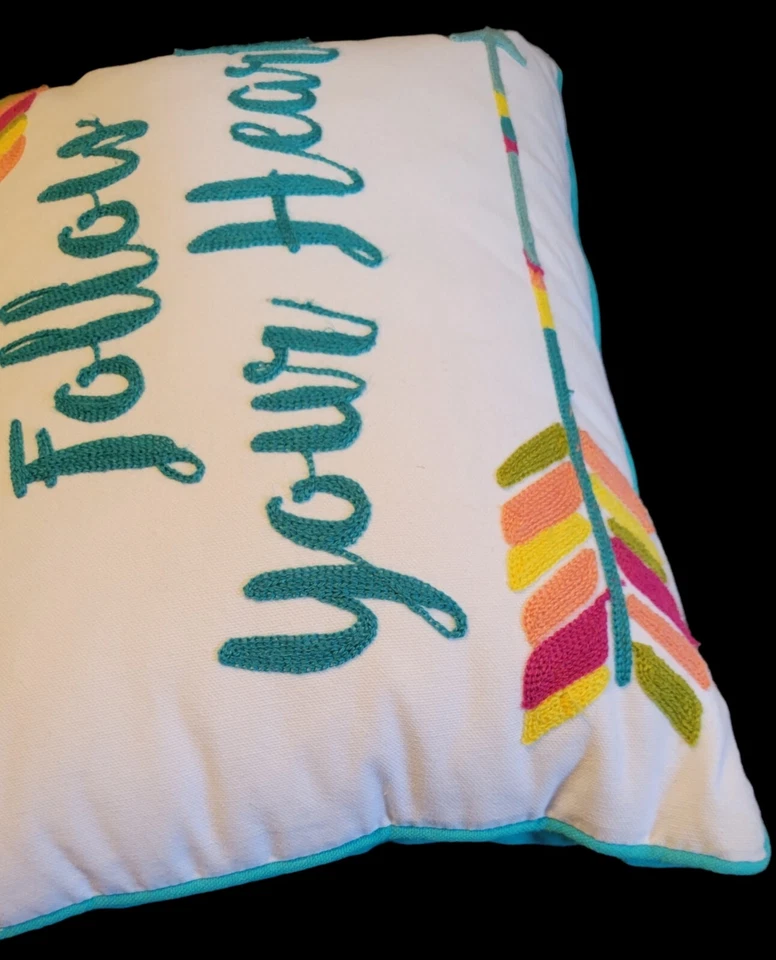 Funda de Almohada CREWEL Bordada Suroeste 18x15 Turquesa "Sigue Corazón" Flechas Foto 2 de 4