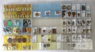 Sammlung 100 DDR Abzeichen Medaillen Anstecknadeln MMM DRK Wintersport FDJ
