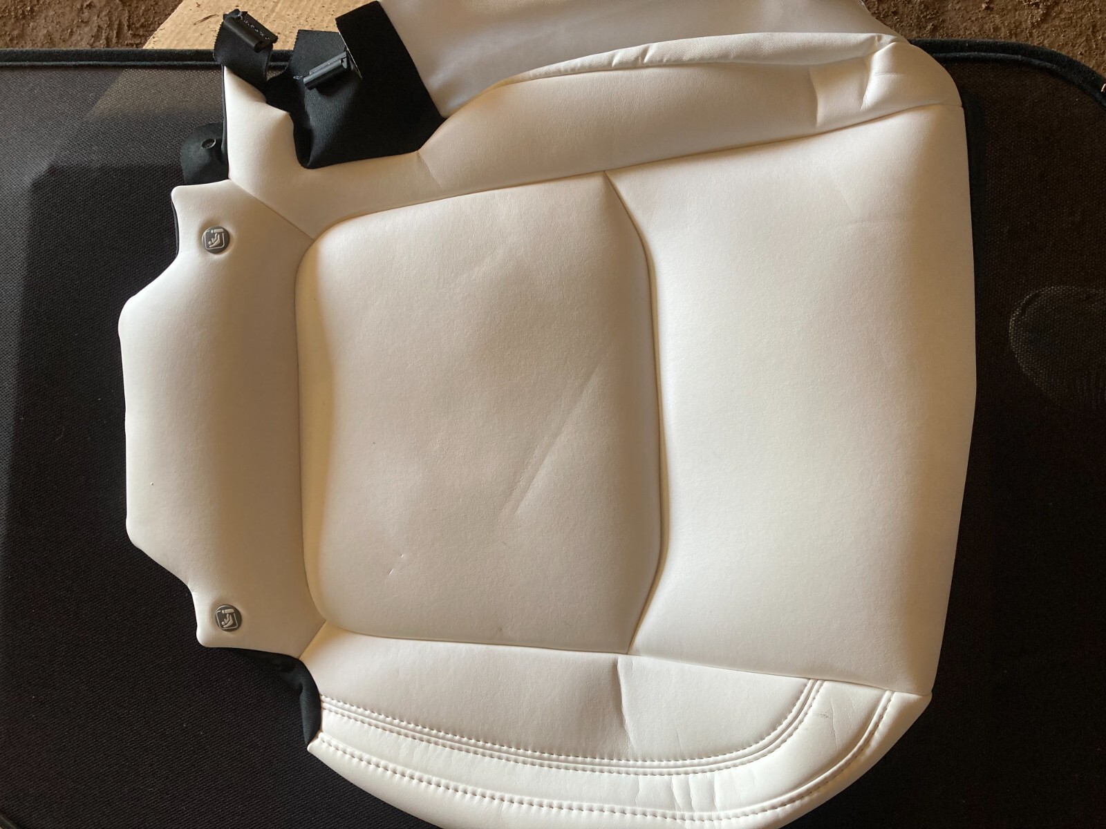 TESLA MODEL Y 7S 2RD ROW RIGHT SOFT TRIM COVER WHITE 1506955-22-C-image