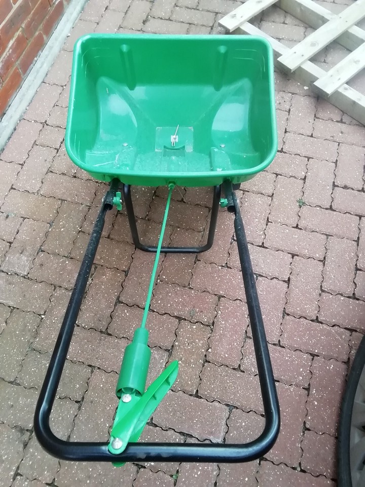 Oypla Heavy Duty Rock Salt Grit Grass Seed Spreader 35KG Capacity eBay
