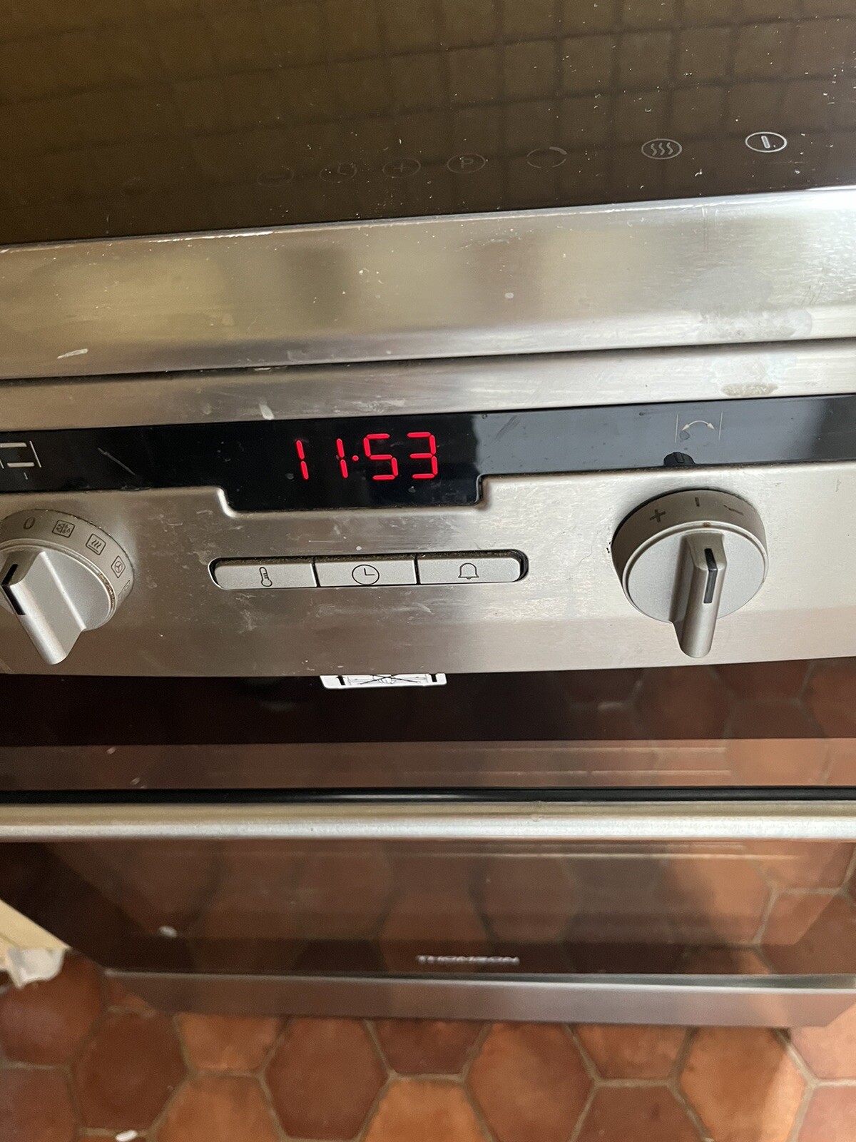 Cuisinière induction électrique idéale pour les repas de famille numeruse
