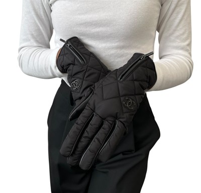 CHANEL Vintage CC Mark Logo Glove Quilted Zip #7.5 Black Nylon Leather