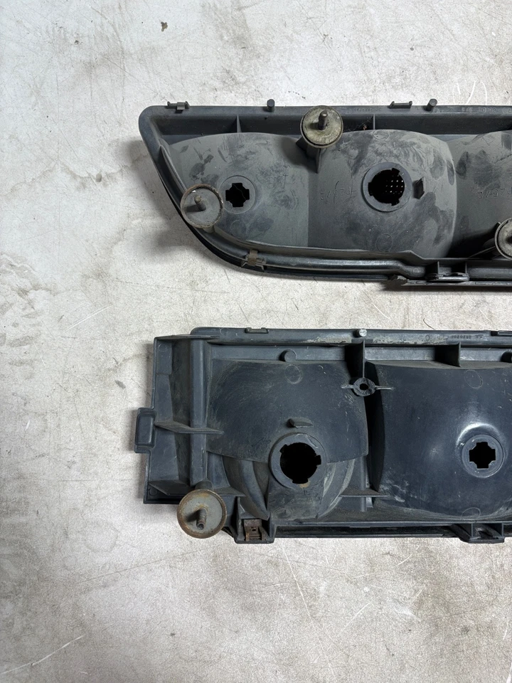 Pontiac Firebird 1979 1980 1981 transmisión automática par de luces traseras usadas Foto 3 de 4