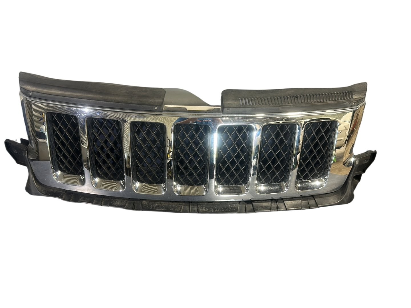 2011 Jeep Grand Cherokee Front Bumper Upper Grille 57010708