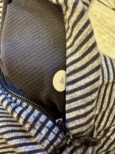Lululemon Top Jacket Womens 4 Gray Black Striped Athleisure Yoga Outdoor Pocket - Picture 5 of 10