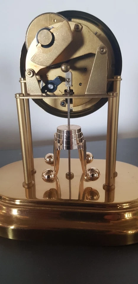horloge à poser Schmid mécanique pendule rotatif 8 jours métal doré sous cloche - Photo 4/4