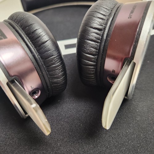 Auriculares Sol Republic Tracks HD con cable en la oreja PROBADOS - Imagen 11 de 12