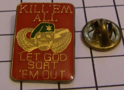 VIETNAM KILL 'EM ALL LET GOD SORT 'EM OUT SKULL BERET vintage pin Z8J