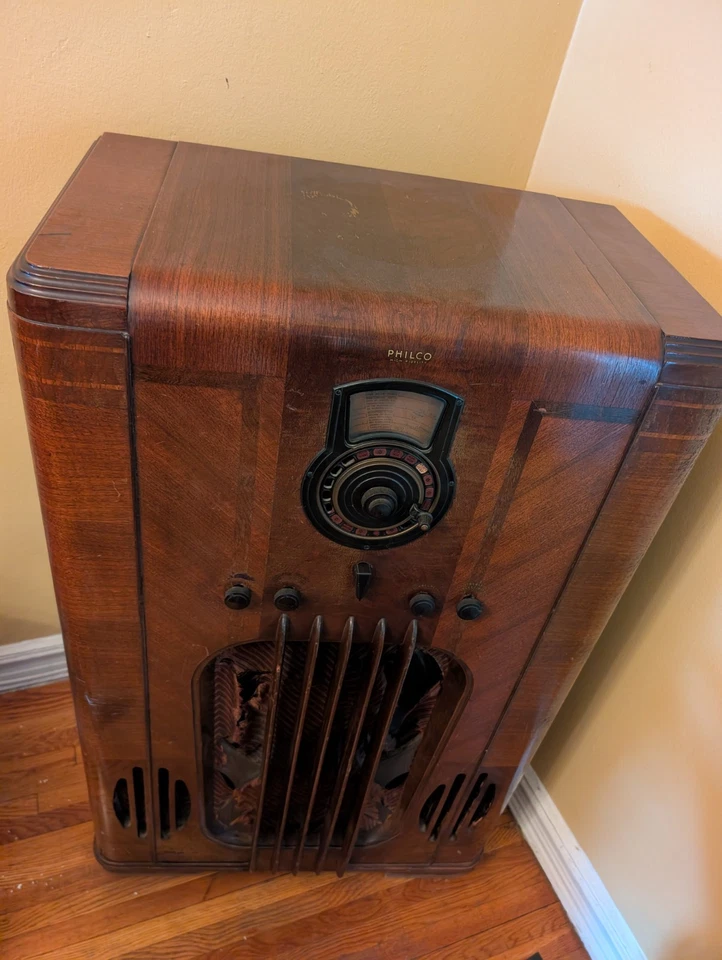 Radio de piso Philco "Alta fidelidad" de colección - Consola Art Deco para restauración Foto 2 de 4