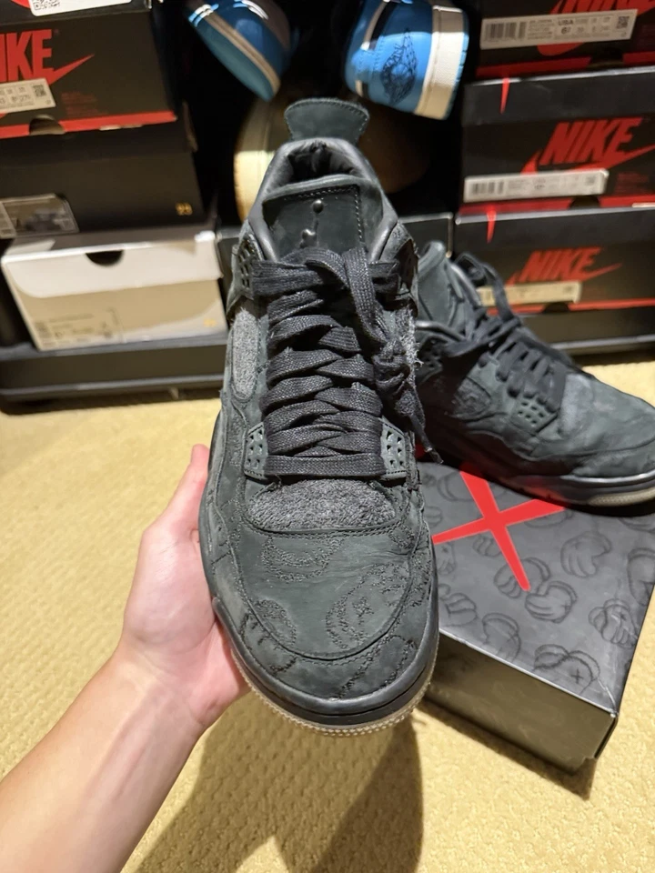 Talla 10.5 - Air Jordan 4 Retro x KAWS Negro 2017 Caja Original y Cordones Foto 3 de 4