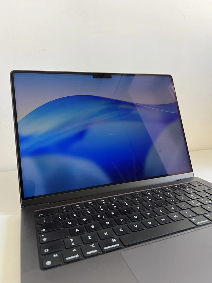Apple MacBook Pro 14" M3 Pro · 18GB · 1TB, foto 1 di 5