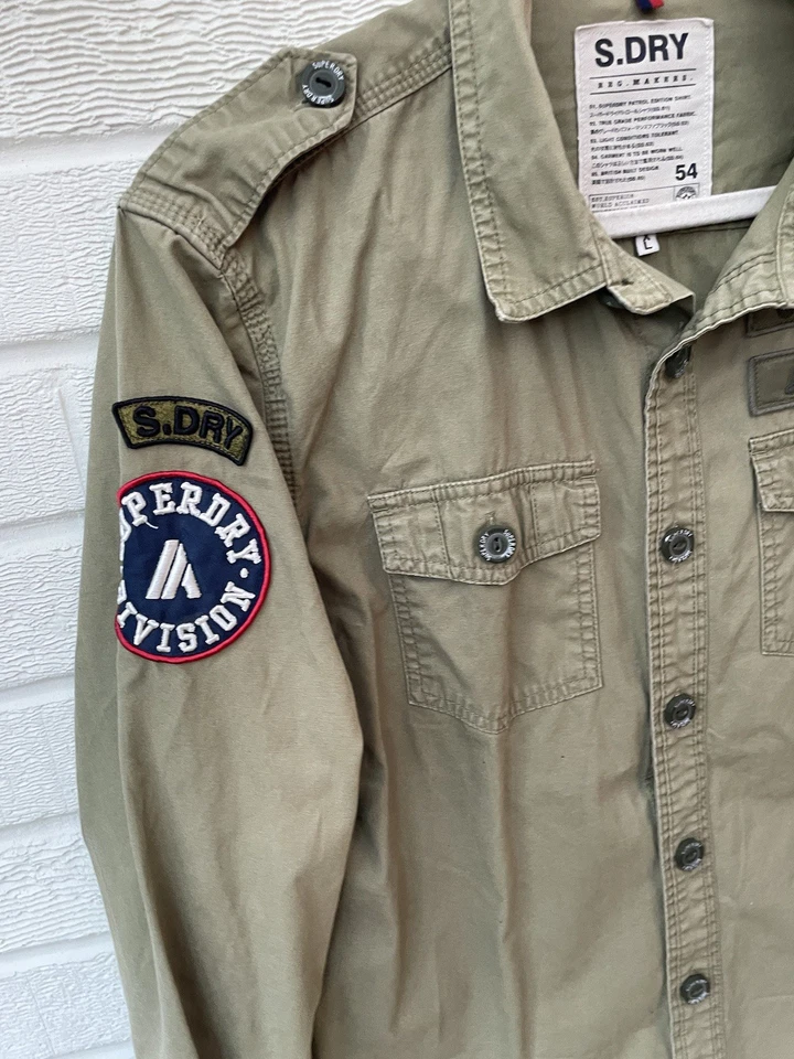 Superdry Camisa Hombre Grande Verde Militar Utilidad Parches Logo Caqui Desierto Foto 3 de 4