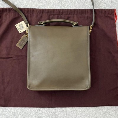 バッグ Vintage Coach Station Bag Olive Rare Vintage Coach Station Bag in Olive Khaki Full Grain