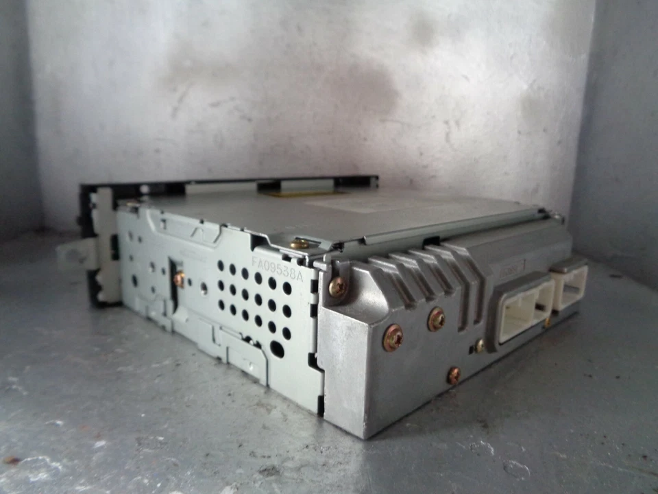 Toyota Yaris TS P1 1,5 CD Radio Toyota 8612052030 - Bild 2 von 4