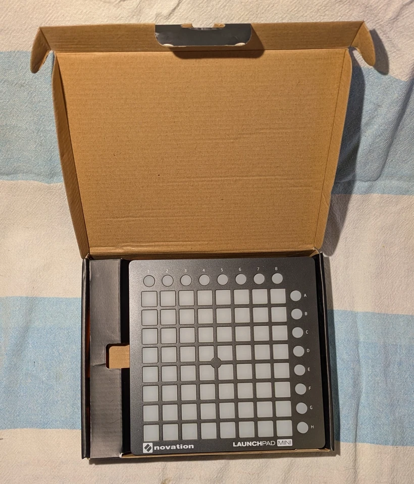 Launchpad Mini, Marke: Novation, Minimal Gebraucht, mit USB Kabel - Bild 4 von 4