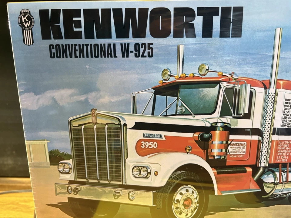 AMT Kenworth W925 Conventional Semi Tractor - Plastic Model Truck Kit - 1/25 NIB - Image 2 of 4