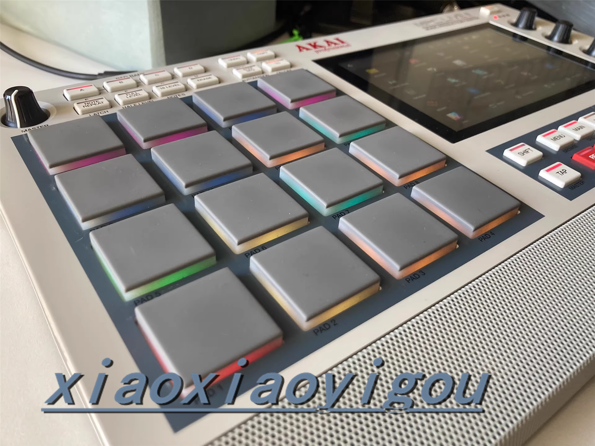 1x AKAI Professional MPC LIVE II 2 Retro Edition Music Production