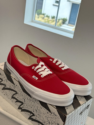 VANS OG Authentic L Canvas Low Top Lace-Up Sneakers Red/True White VN0A4BV905D