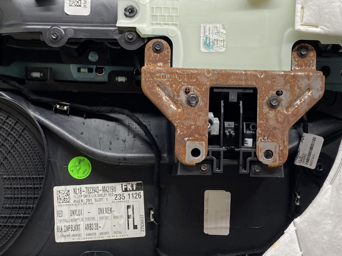 2022-2024 FORD EXPEDITION LEFT FRONT DOOR PANEL BLACK/RED