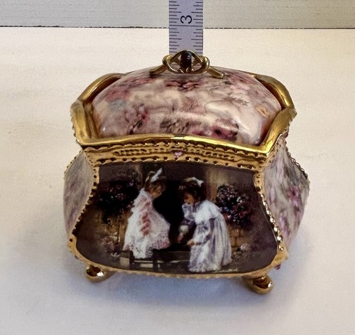 My Sister My Friend Porcelain Heirloom Music Box By Sandra Kuck Shared Memories - Picture 11 of 12