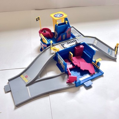 Hot Wheels World Playset McDonalds Police Station Truck Stop Gas