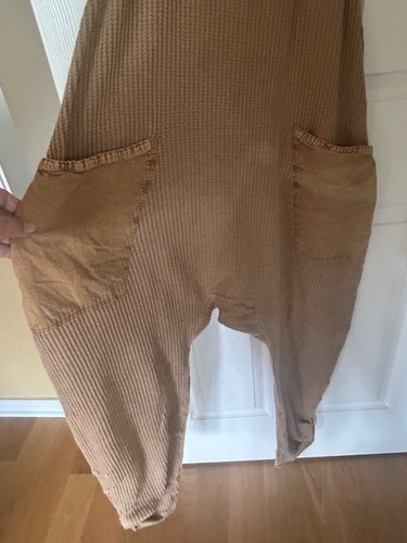 Free People One golden tan thermal waffle drop seat overalls comfy cuff hem Sz S - Picture 2 of 5