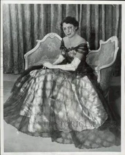 1957 Press Photo Ethel Stark when presented to Queen Elizabeth & Prince Philip